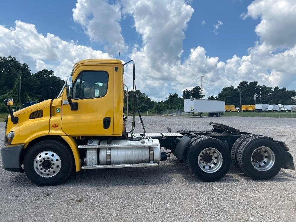 Day Cab Tractor-Heavy Duty Tractors-Freightliner-2019-Cascadia 11364ST-Birmingham-AL-562,864\n\t\tmiles-$ 25,750 - Image 4