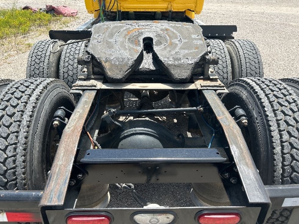 Day Cab Tractor-Heavy Duty Tractors-Freightliner-2019-Cascadia 11364ST-Birmingham-AL-562,864\n\t\tmiles-$ 25,750 - Image 6