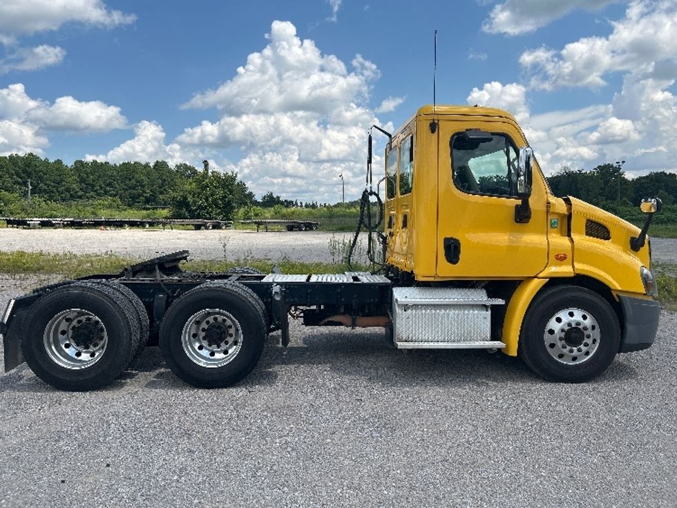 Day Cab Tractor-Heavy Duty Tractors-Freightliner-2019-Cascadia 11364ST-Birmingham-AL-562,864\n\t\tmiles-$ 25,750 - Image 8