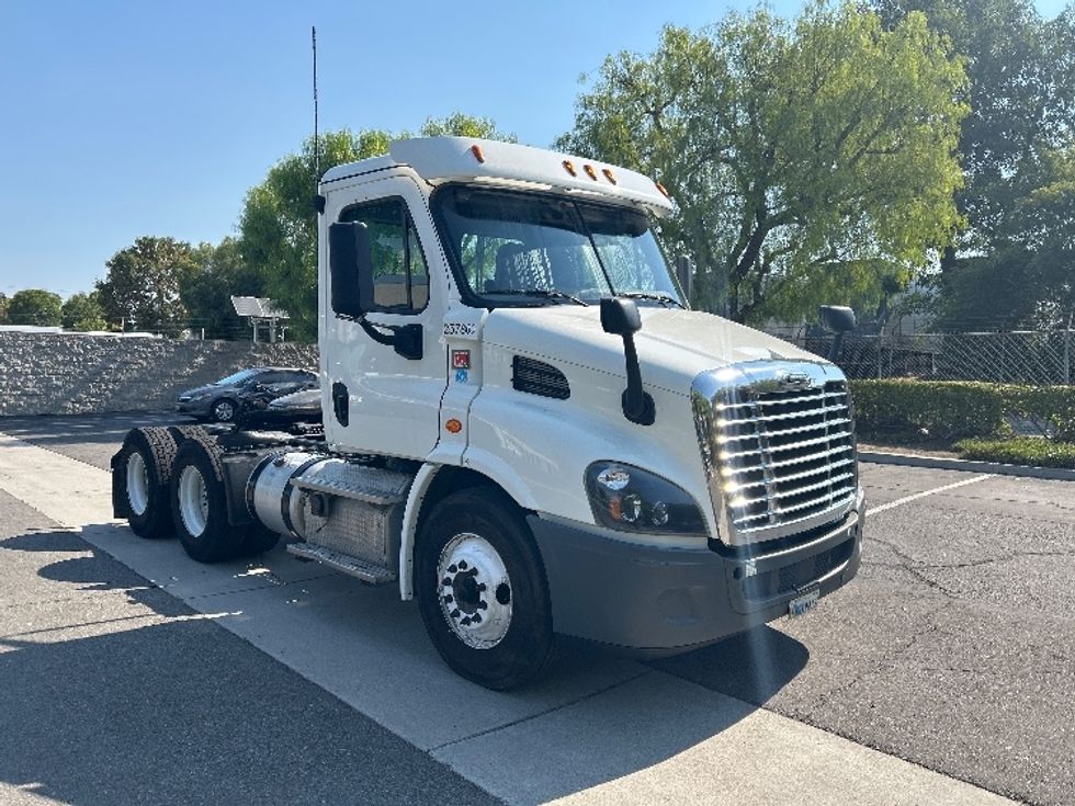 Day Cab Tractor-Heavy Duty Tractors-Freightliner-2019-Cascadia 11364ST-City Of Industry-CA-258,915\n\t\tmiles-$ 49,250 - Image 1