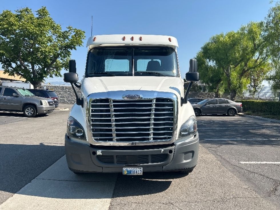 Day Cab Tractor-Heavy Duty Tractors-Freightliner-2019-Cascadia 11364ST-City Of Industry-CA-258,915\n\t\tmiles-$ 49,250 - Image 2