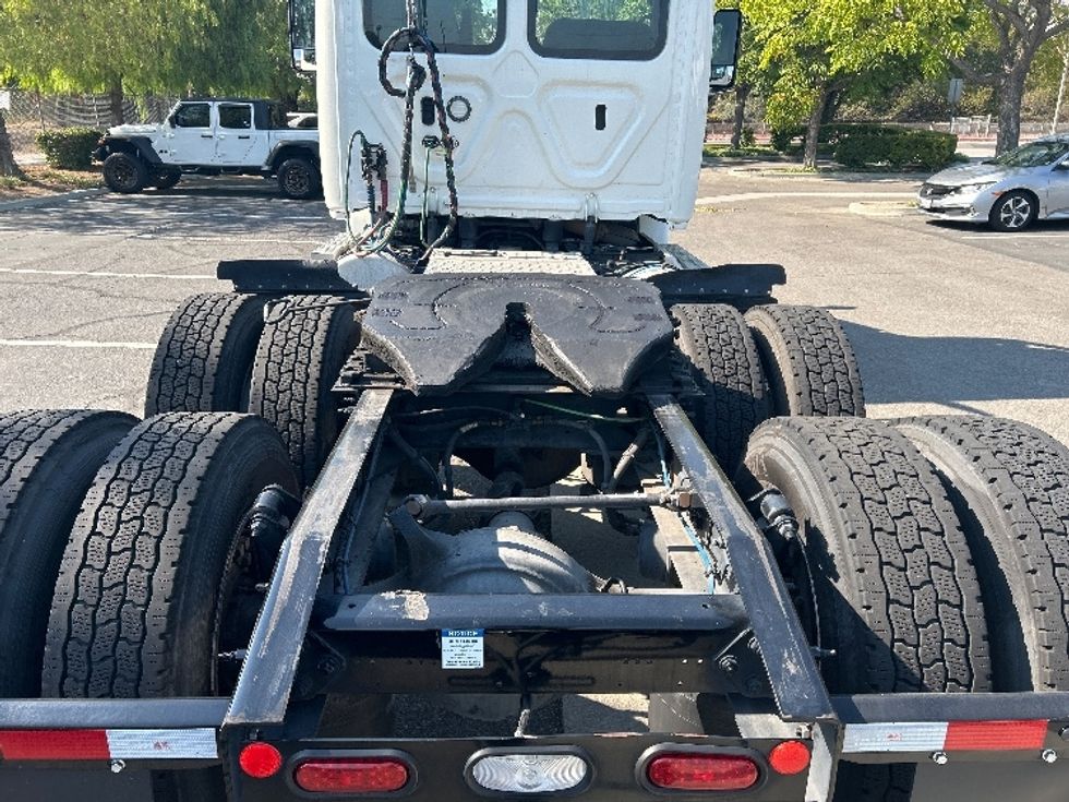 Day Cab Tractor-Heavy Duty Tractors-Freightliner-2019-Cascadia 11364ST-City Of Industry-CA-258,915\n\t\tmiles-$ 49,250 - Image 6