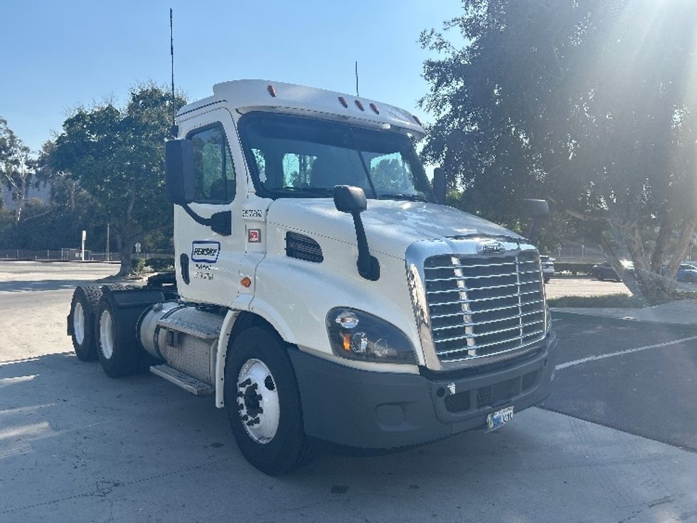 Day Cab Tractor-Heavy Duty Tractors-Freightliner-2019-Cascadia 11364ST-City Of Industry-CA-322,187\n\t\tmiles-$ 45,250 - Image 1