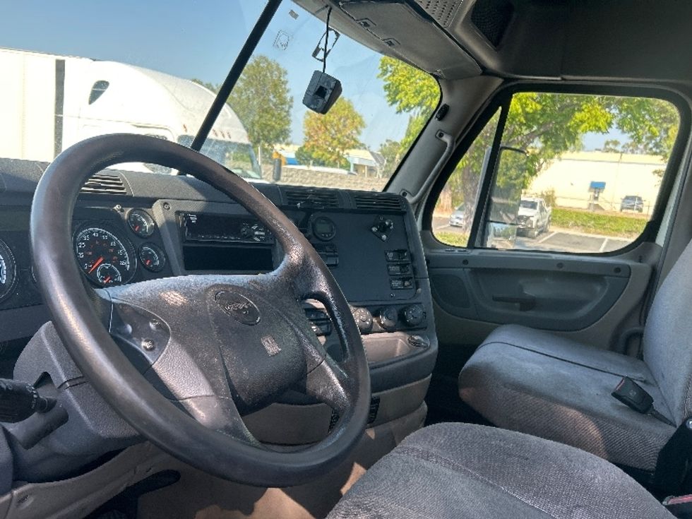 Day Cab Tractor-Heavy Duty Tractors-Freightliner-2019-Cascadia 11364ST-City Of Industry-CA-322,187\n\t\tmiles-$ 45,250 - Image 10
