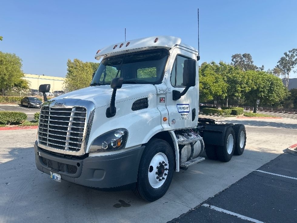 Day Cab Tractor-Heavy Duty Tractors-Freightliner-2019-Cascadia 11364ST-City Of Industry-CA-322,187\n\t\tmiles-$ 45,250 - Image 3