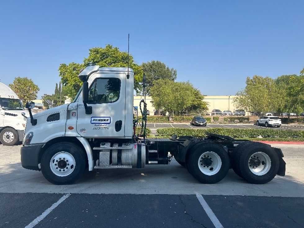 Day Cab Tractor-Heavy Duty Tractors-Freightliner-2019-Cascadia 11364ST-City Of Industry-CA-322,187\n\t\tmiles-$ 45,250 - Image 4