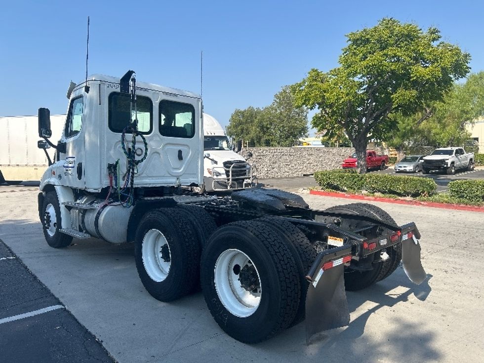 Day Cab Tractor-Heavy Duty Tractors-Freightliner-2019-Cascadia 11364ST-City Of Industry-CA-322,187\n\t\tmiles-$ 45,250 - Image 5