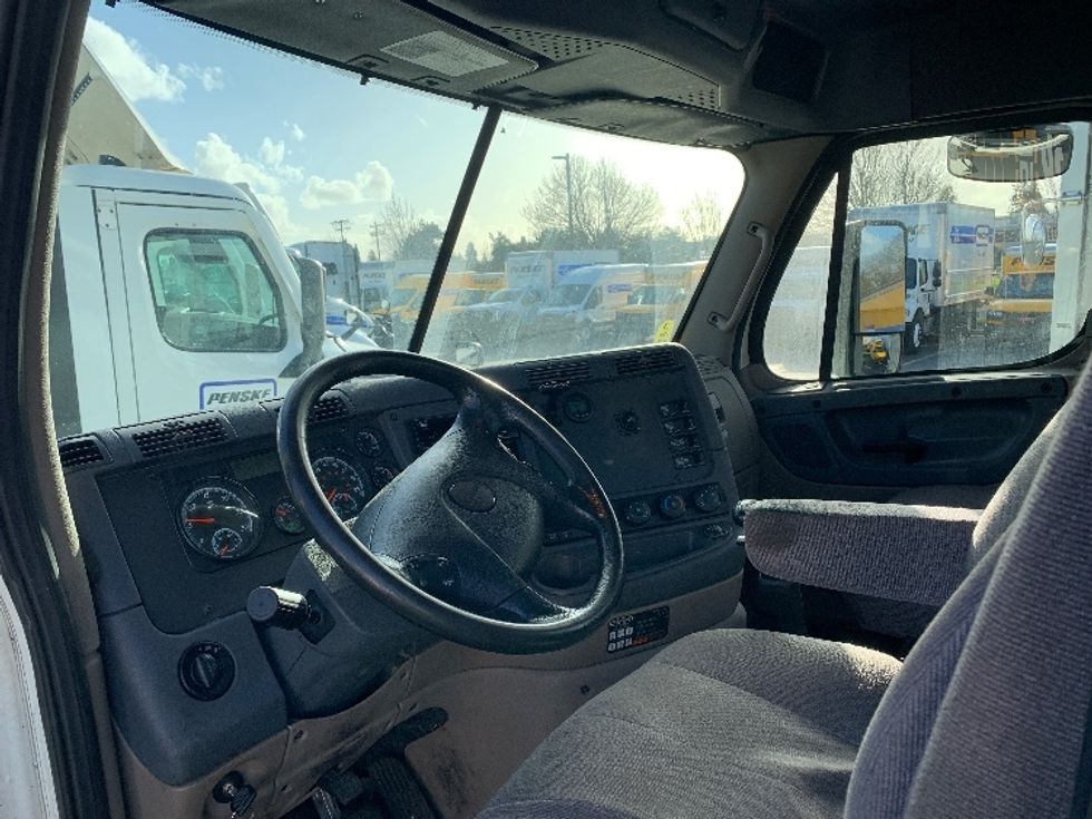 Day Cab Tractor-Heavy Duty Tractors-Freightliner-2019-Cascadia 11364ST-Coburg-OR-254,900\n\t\tmiles-$ 47,000 - Image 10