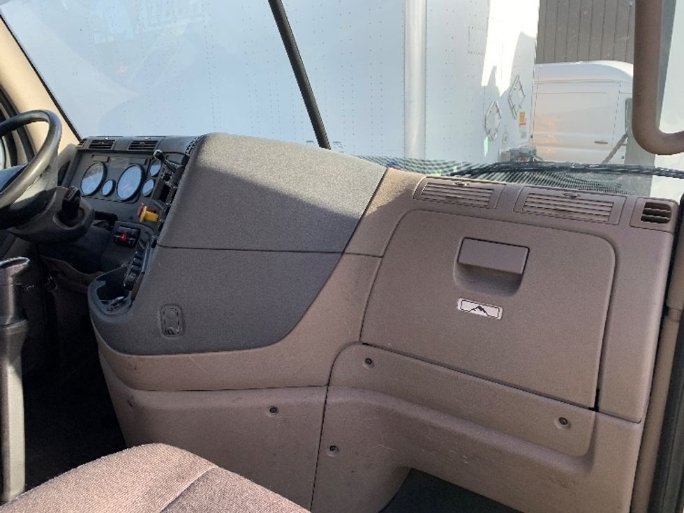 Day Cab Tractor-Heavy Duty Tractors-Freightliner-2019-Cascadia 11364ST-Coburg-OR-254,900\n\t\tmiles-$ 47,000 - Image 13