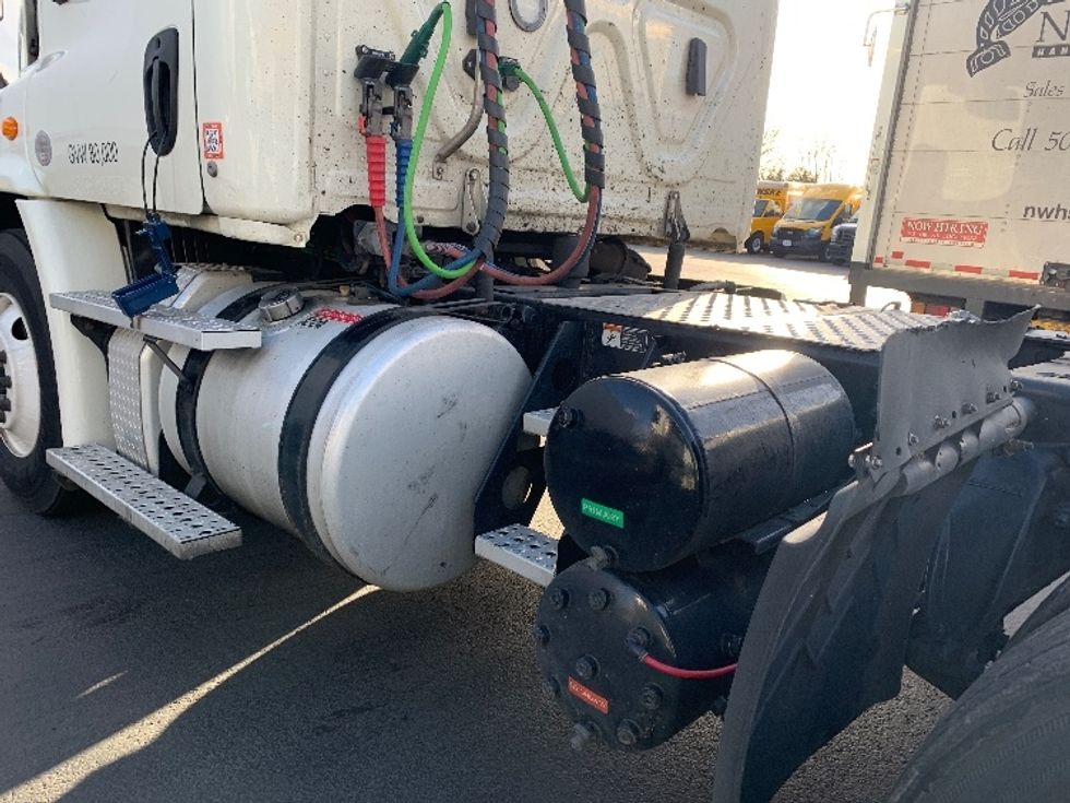 Day Cab Tractor-Heavy Duty Tractors-Freightliner-2019-Cascadia 11364ST-Coburg-OR-254,900\n\t\tmiles-$ 47,000 - Image 18