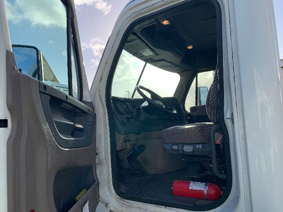 Day Cab Tractor-Heavy Duty Tractors-Freightliner-2019-Cascadia 11364ST-Coburg-OR-254,900\n\t\tmiles-$ 47,000 - Image 9