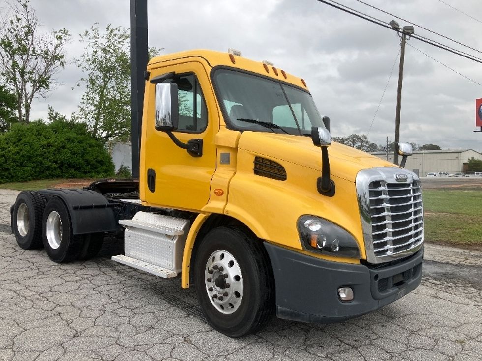 Day Cab Tractor-Heavy Duty Tractors-Freightliner-2019-Cascadia 11364ST-Conyers-GA-401,378\n\t\tmiles-$ 36,500 - Image 1
