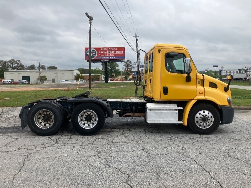 Day Cab Tractor-Heavy Duty Tractors-Freightliner-2019-Cascadia 11364ST-Conyers-GA-401,378\n\t\tmiles-$ 36,500 - Image 8