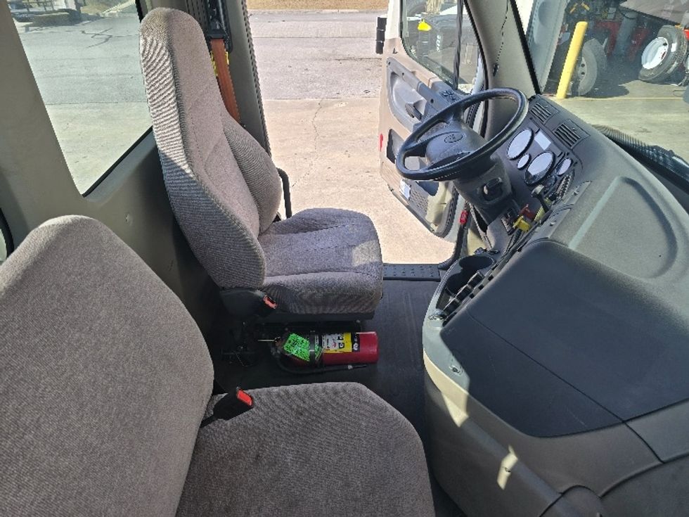 Day Cab Tractor-Heavy Duty Tractors-Freightliner-2019-Cascadia 11364ST-Cookeville-TN-195,777\n\t\tmiles-$ 47,500 - Image 14