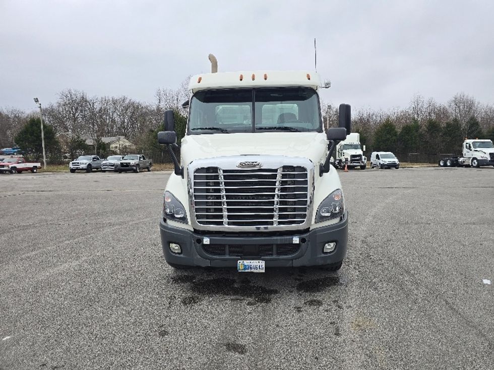 Day Cab Tractor-Heavy Duty Tractors-Freightliner-2019-Cascadia 11364ST-Cookeville-TN-195,777\n\t\tmiles-$ 47,500 - Image 2