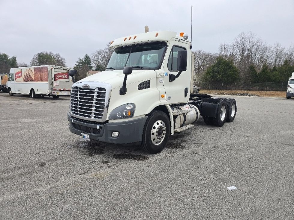 Day Cab Tractor-Heavy Duty Tractors-Freightliner-2019-Cascadia 11364ST-Cookeville-TN-195,777\n\t\tmiles-$ 47,500 - Image 3