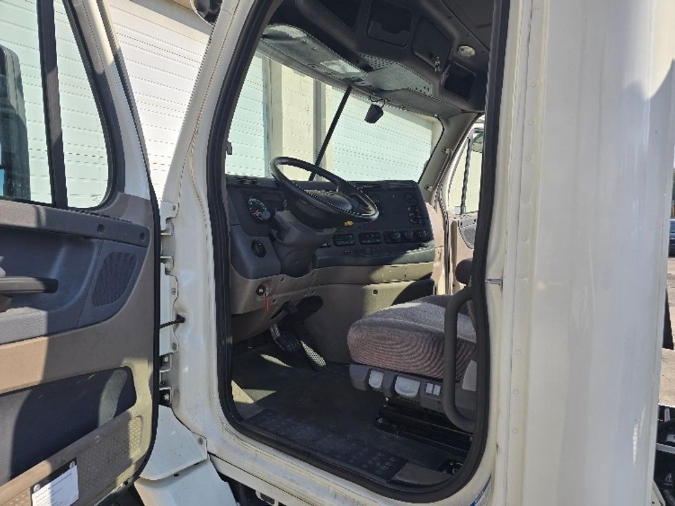 Day Cab Tractor-Heavy Duty Tractors-Freightliner-2019-Cascadia 11364ST-Cookeville-TN-195,777\n\t\tmiles-$ 47,500 - Image 9
