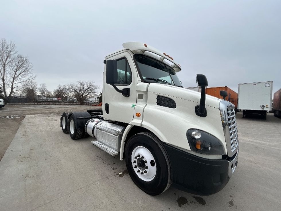 Day Cab Tractor-Heavy Duty Tractors-Freightliner-2019-Cascadia 11364ST-Des Moines-IA-521,046\n\t\tmiles-$ 29,500 - Image 1