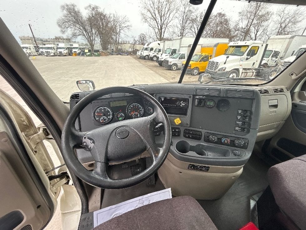 Day Cab Tractor-Heavy Duty Tractors-Freightliner-2019-Cascadia 11364ST-Des Moines-IA-521,046\n\t\tmiles-$ 29,500 - Image 11