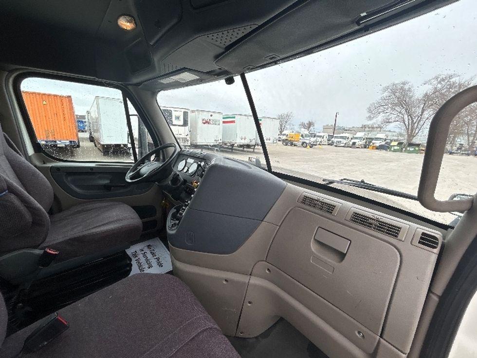 Day Cab Tractor-Heavy Duty Tractors-Freightliner-2019-Cascadia 11364ST-Des Moines-IA-521,046\n\t\tmiles-$ 29,500 - Image 13