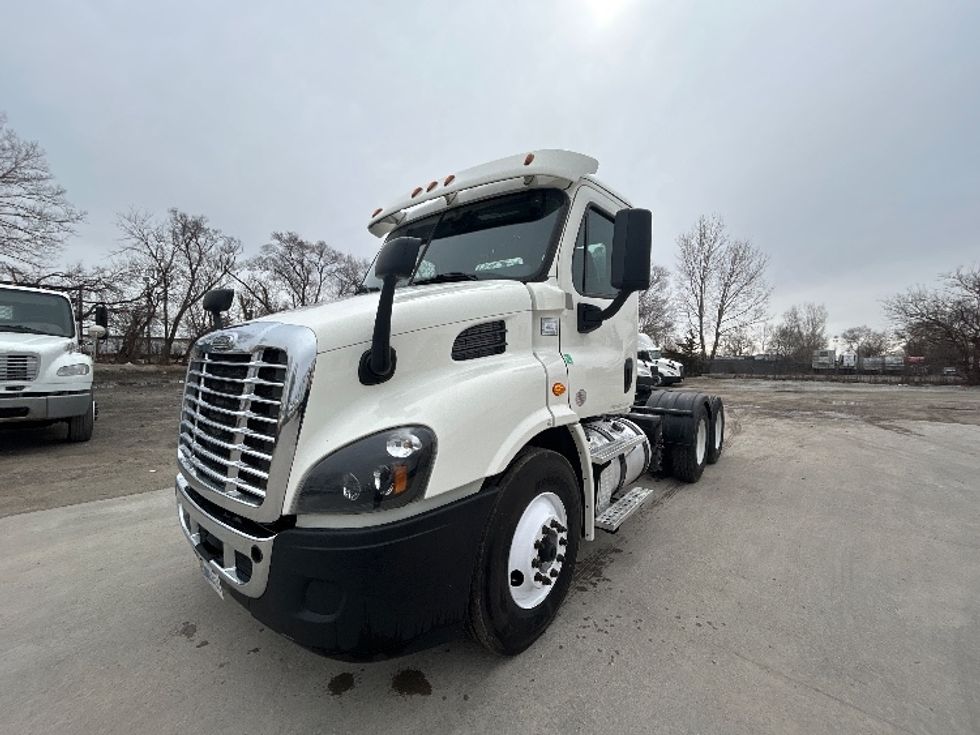 Day Cab Tractor-Heavy Duty Tractors-Freightliner-2019-Cascadia 11364ST-Des Moines-IA-521,046\n\t\tmiles-$ 29,500 - Image 3