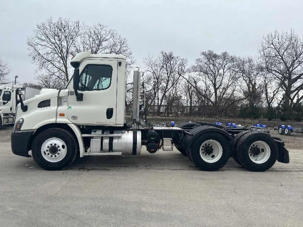 Day Cab Tractor-Heavy Duty Tractors-Freightliner-2019-Cascadia 11364ST-Des Moines-IA-521,046\n\t\tmiles-$ 29,500 - Image 4