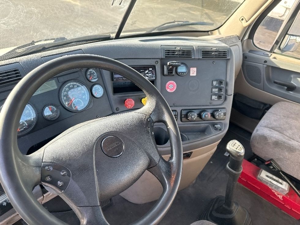 Day Cab Tractor-Heavy Duty Tractors-Freightliner-2019-Cascadia 11364ST-East Chicago-IN-455,174\n\t\tmiles-$ 35,500 - Image 10