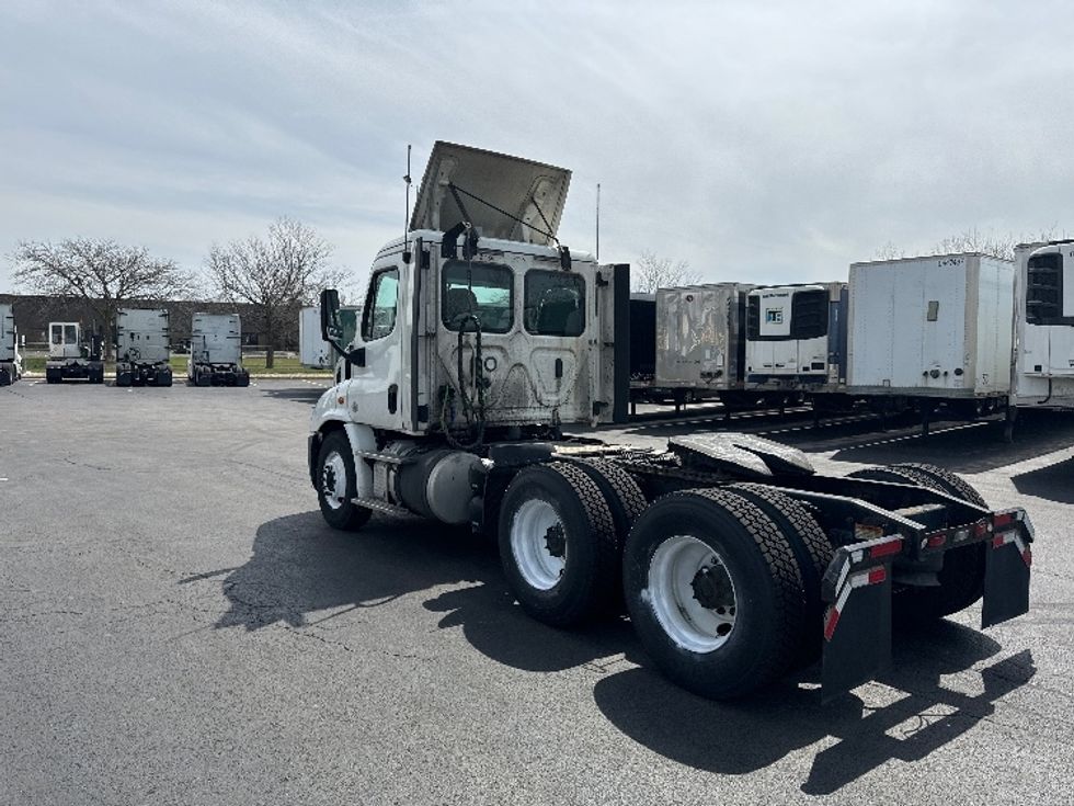 Day Cab Tractor-Heavy Duty Tractors-Freightliner-2019-Cascadia 11364ST-East Chicago-IN-455,174\n\t\tmiles-$ 35,500 - Image 5