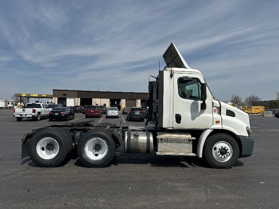 Day Cab Tractor-Heavy Duty Tractors-Freightliner-2019-Cascadia 11364ST-East Chicago-IN-455,174\n\t\tmiles-$ 35,500 - Image 8