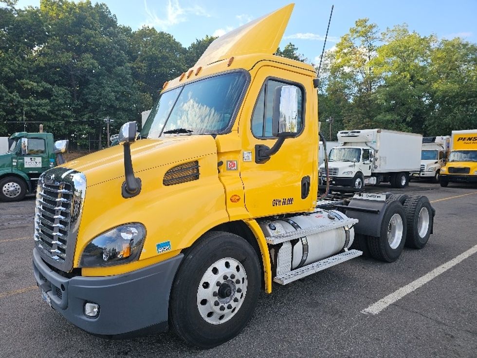 Day Cab Tractor-Heavy Duty Tractors-Freightliner-2019-Cascadia 11364ST-Edison-NJ-406,144\n\t\tmiles-$ 42,000 - Image 3