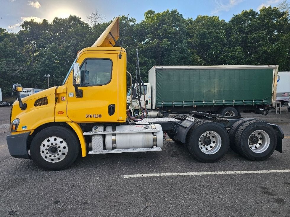 Day Cab Tractor-Heavy Duty Tractors-Freightliner-2019-Cascadia 11364ST-Edison-NJ-406,144\n\t\tmiles-$ 42,000 - Image 4