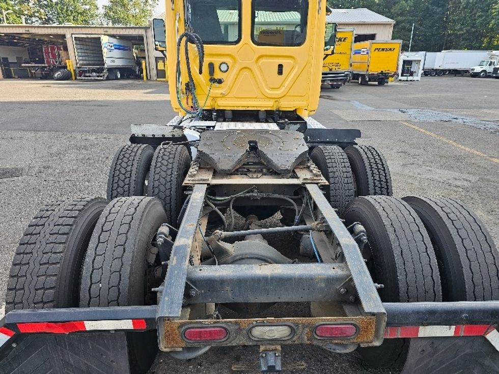 Day Cab Tractor-Heavy Duty Tractors-Freightliner-2019-Cascadia 11364ST-Edison-NJ-406,144\n\t\tmiles-$ 42,000 - Image 6
