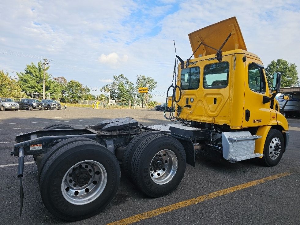Day Cab Tractor-Heavy Duty Tractors-Freightliner-2019-Cascadia 11364ST-Edison-NJ-406,144\n\t\tmiles-$ 42,000 - Image 7