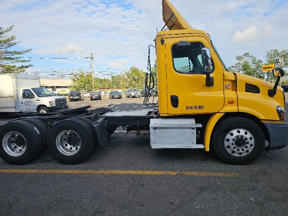 Day Cab Tractor-Heavy Duty Tractors-Freightliner-2019-Cascadia 11364ST-Edison-NJ-406,144\n\t\tmiles-$ 42,000 - Image 8