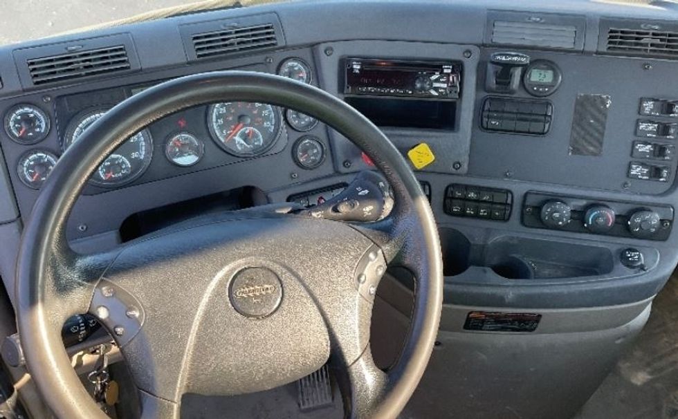 Day Cab Tractor-Heavy Duty Tractors-Freightliner-2019-Cascadia 11364ST-Erlanger-KY-356,000\n\t\tmiles-$ 47,000 - Image 11