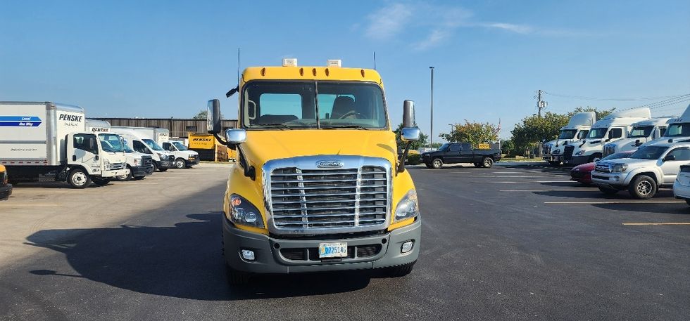 Day Cab Tractor-Heavy Duty Tractors-Freightliner-2019-Cascadia 11364ST-Erlanger-KY-356,000\n\t\tmiles-$ 47,000 - Image 2
