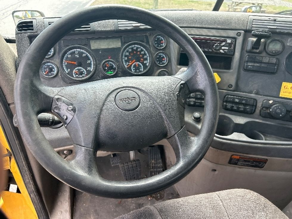 Day Cab Tractor-Heavy Duty Tractors-Freightliner-2019-Cascadia 11364ST-Fitchburg-MA-397,973\n\t\tmiles-$ 32,000 - Image 11