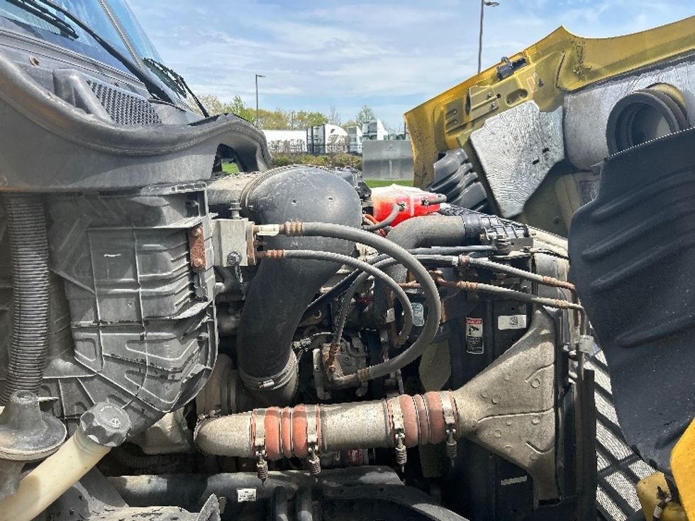 Day Cab Tractor-Heavy Duty Tractors-Freightliner-2019-Cascadia 11364ST-Fitchburg-MA-397,973\n\t\tmiles-$ 32,000 - Image 15