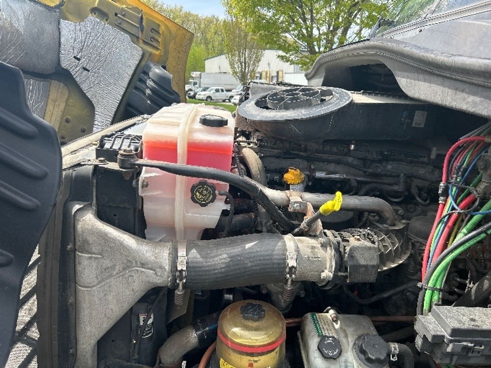 Day Cab Tractor-Heavy Duty Tractors-Freightliner-2019-Cascadia 11364ST-Fitchburg-MA-397,973\n\t\tmiles-$ 32,000 - Image 16