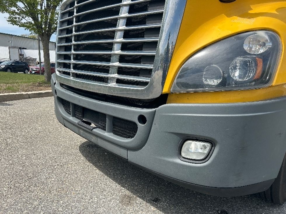 Day Cab Tractor-Heavy Duty Tractors-Freightliner-2019-Cascadia 11364ST-Fitchburg-MA-397,973\n\t\tmiles-$ 32,000 - Image 20