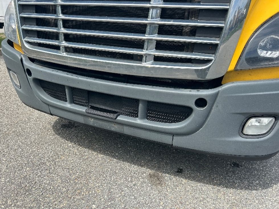 Day Cab Tractor-Heavy Duty Tractors-Freightliner-2019-Cascadia 11364ST-Fitchburg-MA-397,973\n\t\tmiles-$ 32,000 - Image 21