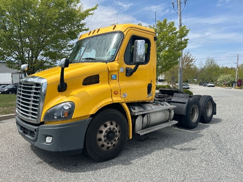 Day Cab Tractor-Heavy Duty Tractors-Freightliner-2019-Cascadia 11364ST-Fitchburg-MA-397,973\n\t\tmiles-$ 32,000 - Image 3