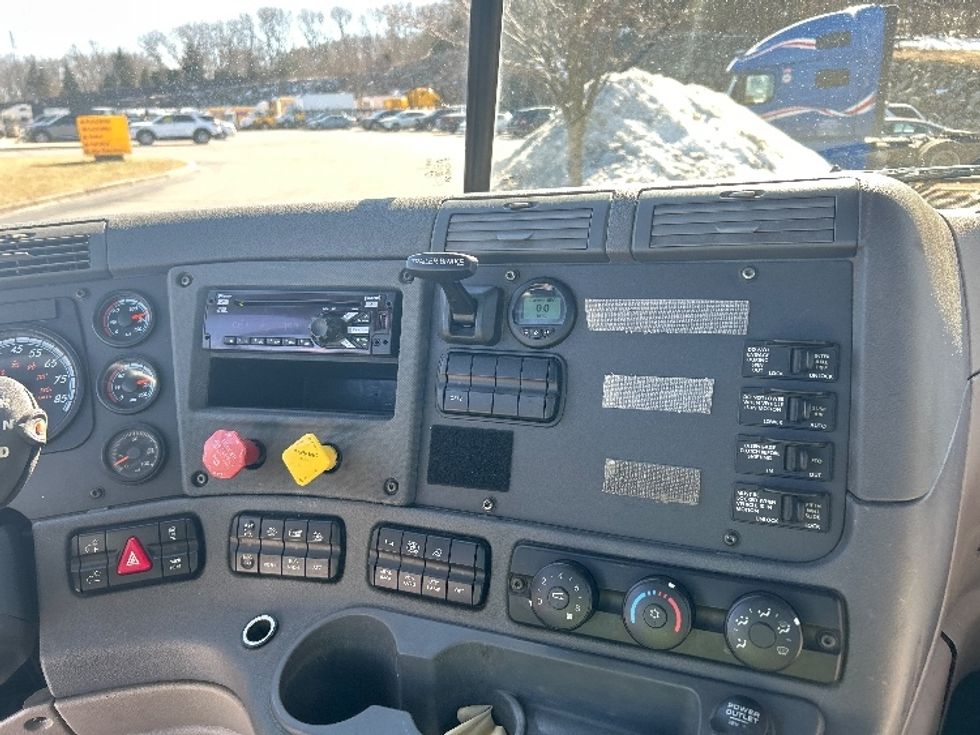 Day Cab Tractor-Heavy Duty Tractors-Freightliner-2019-Cascadia 11364ST-Fitchburg-MA-437,936\n\t\tmiles-$ 32,250 - Image 12