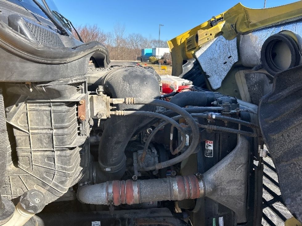 Day Cab Tractor-Heavy Duty Tractors-Freightliner-2019-Cascadia 11364ST-Fitchburg-MA-437,936\n\t\tmiles-$ 32,250 - Image 16