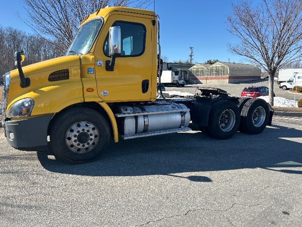 Day Cab Tractor-Heavy Duty Tractors-Freightliner-2019-Cascadia 11364ST-Fitchburg-MA-437,936\n\t\tmiles-$ 32,250 - Image 5