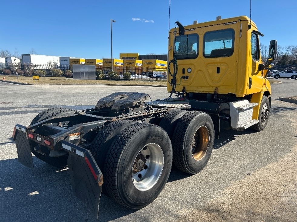 Day Cab Tractor-Heavy Duty Tractors-Freightliner-2019-Cascadia 11364ST-Fitchburg-MA-437,936\n\t\tmiles-$ 32,250 - Image 7