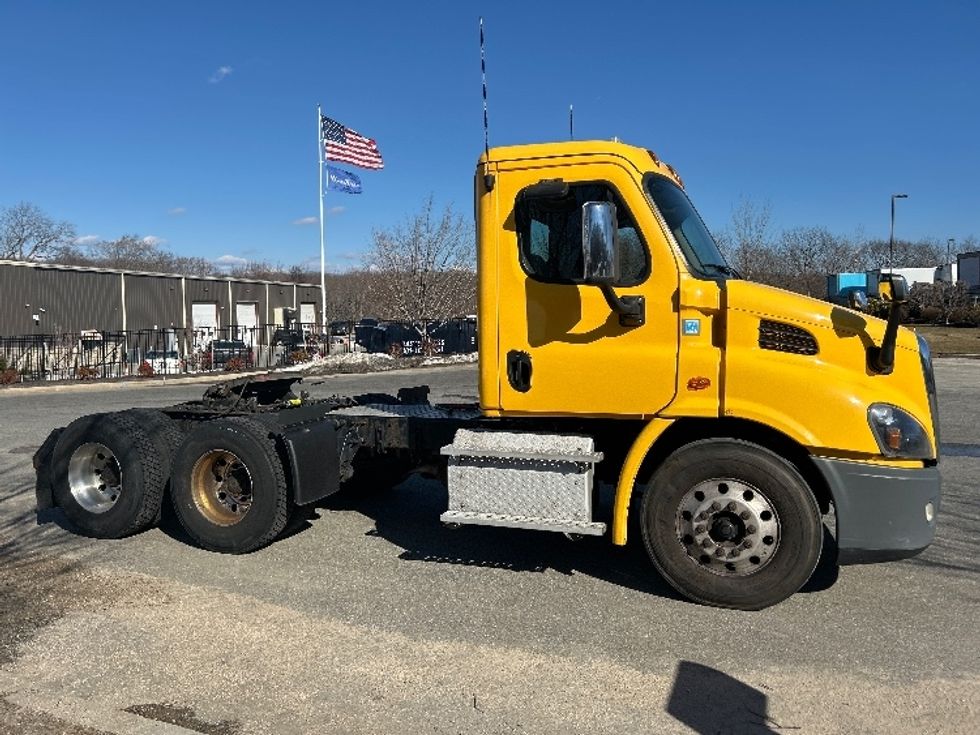 Day Cab Tractor-Heavy Duty Tractors-Freightliner-2019-Cascadia 11364ST-Fitchburg-MA-437,936\n\t\tmiles-$ 32,250 - Image 8