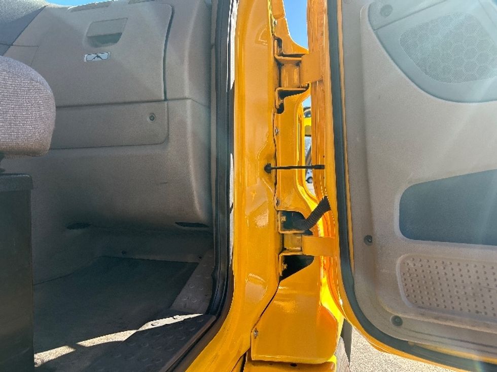 Day Cab Tractor-Heavy Duty Tractors-Freightliner-2019-Cascadia 11364ST-Fitchburg-MA-437,936\n\t\tmiles-$ 32,250 - Image 9