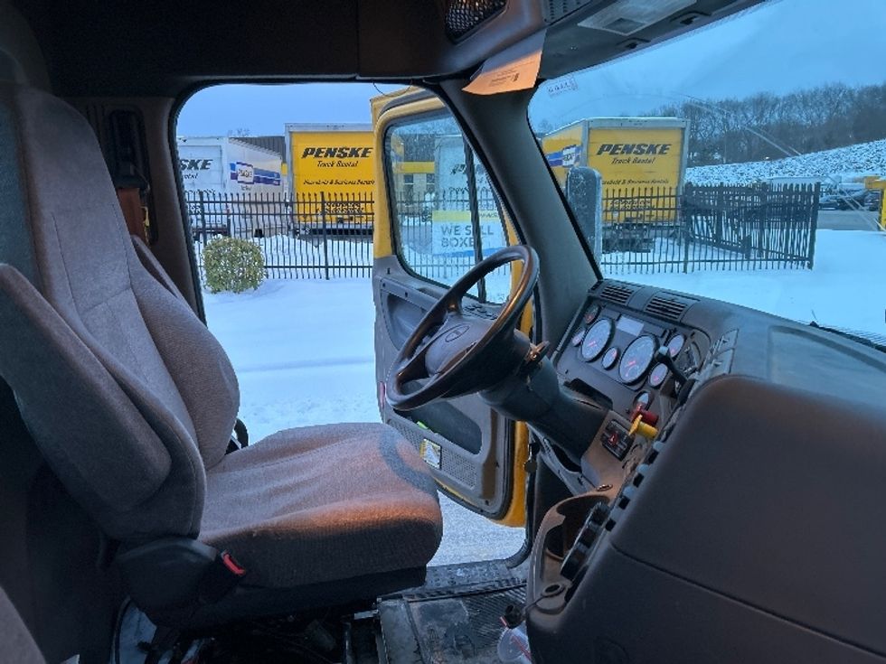 Day Cab Tractor-Heavy Duty Tractors-Freightliner-2019-Cascadia 11364ST-Fitchburg-MA-454,216\n\t\tmiles-$ 33,250 - Image 14