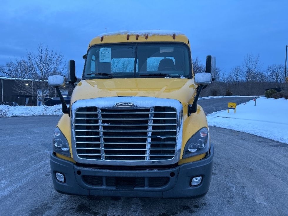 Day Cab Tractor-Heavy Duty Tractors-Freightliner-2019-Cascadia 11364ST-Fitchburg-MA-454,216\n\t\tmiles-$ 33,250 - Image 2